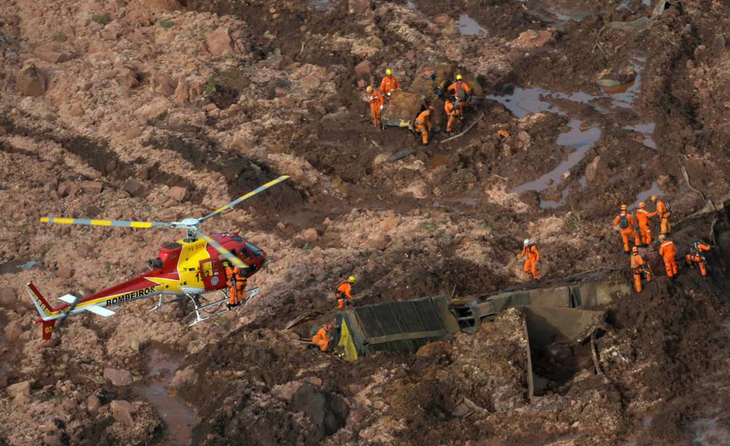 Brumadinho luta contra o tempo em busca dos desaparecidos sob a lama