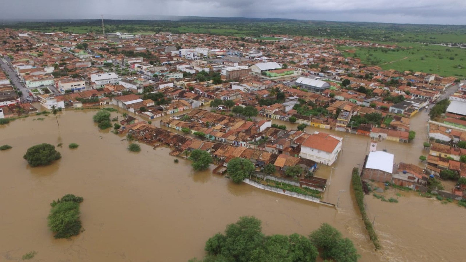 Barragem se rompe em Pedro Alexandre, na Bahia