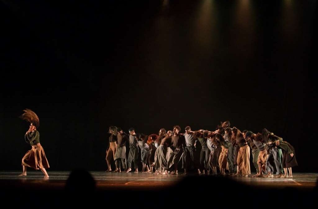 Cia de dança mineira homenageia vítimas de Brumadinho e vence torneio internacional